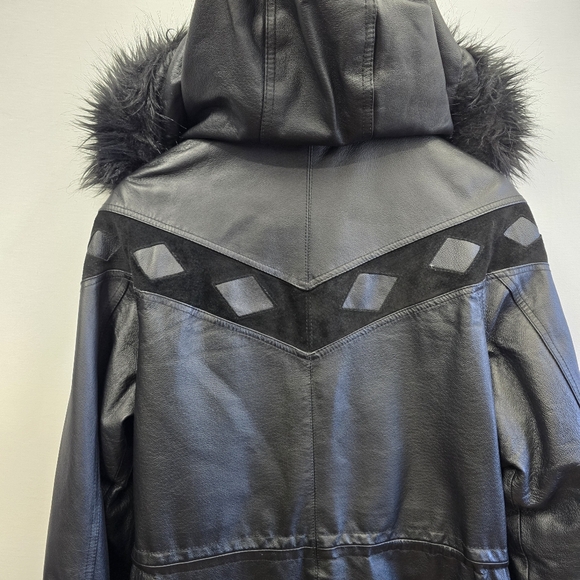 Vintage Black Leather Jacket with Fur Trim - Picture 12 of 15